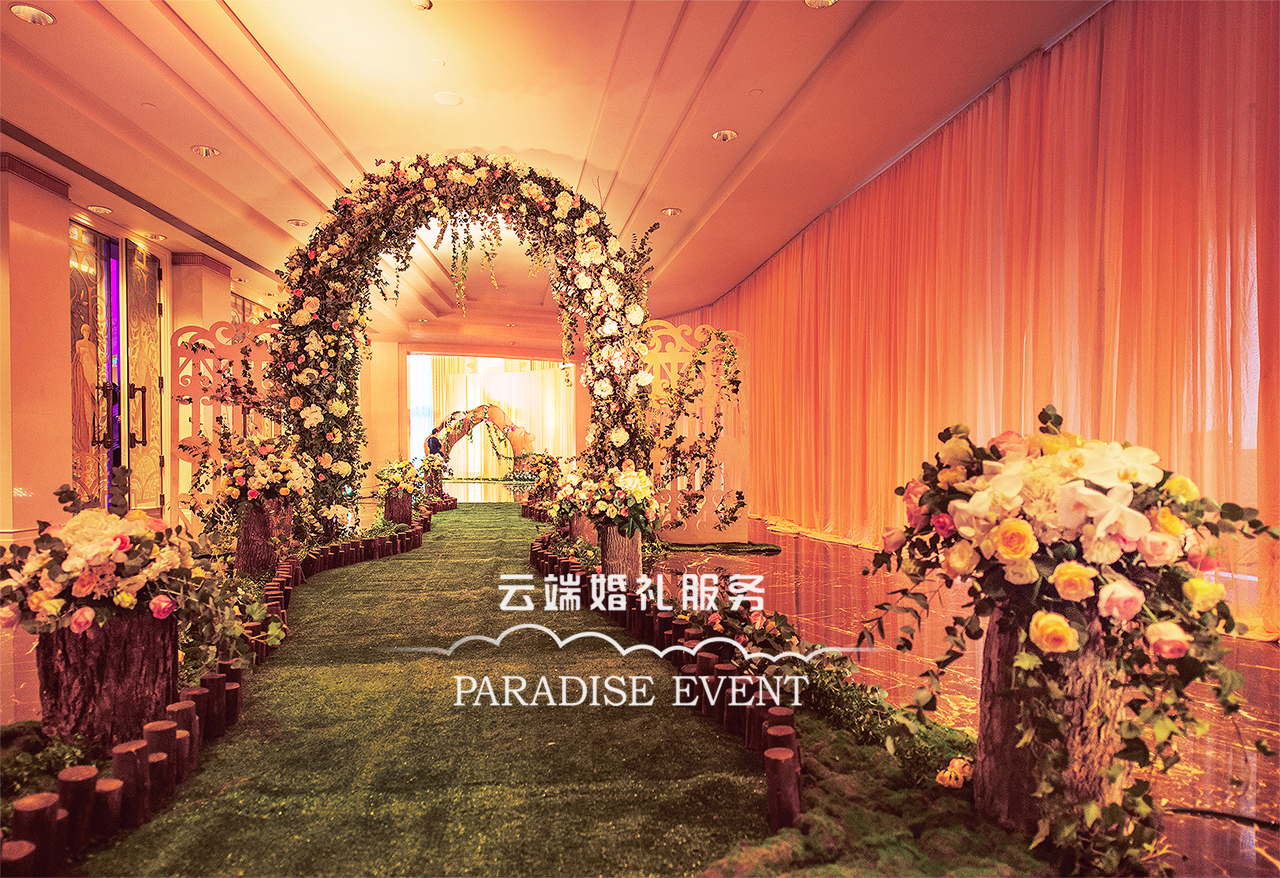 森系婚礼也能充满暖意！