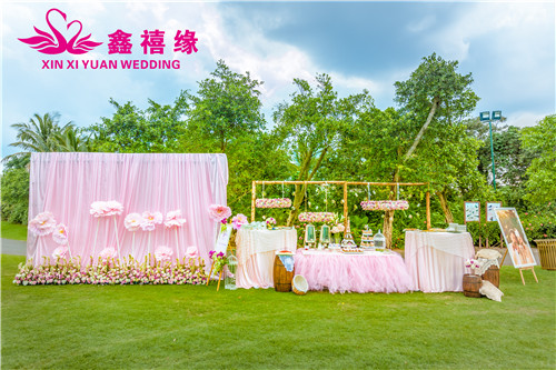 粉色户外帐篷婚礼