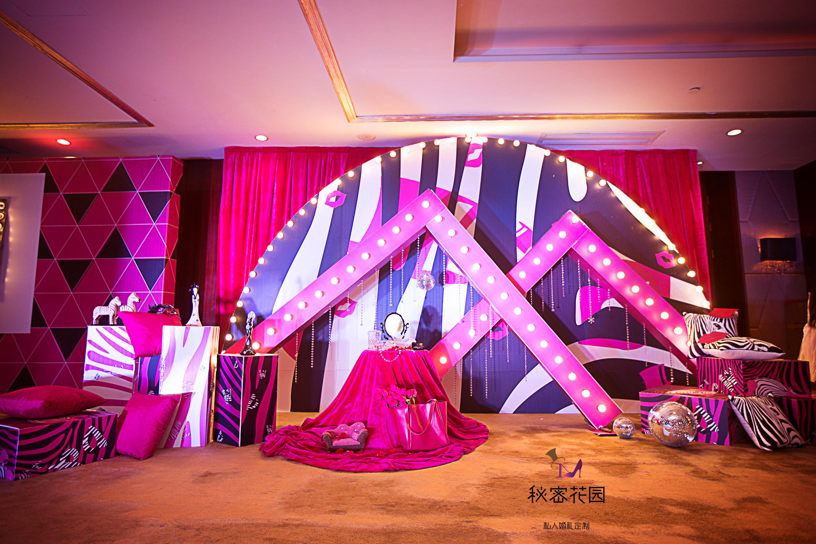 斑马配玫红婚礼