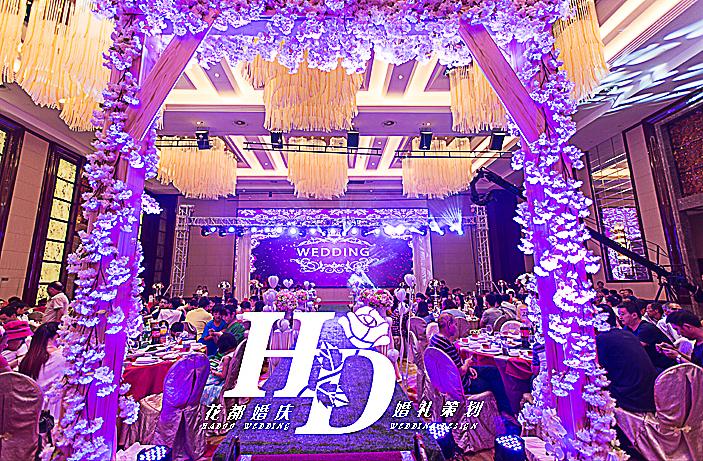 鲜花拱门,仪式区入口,