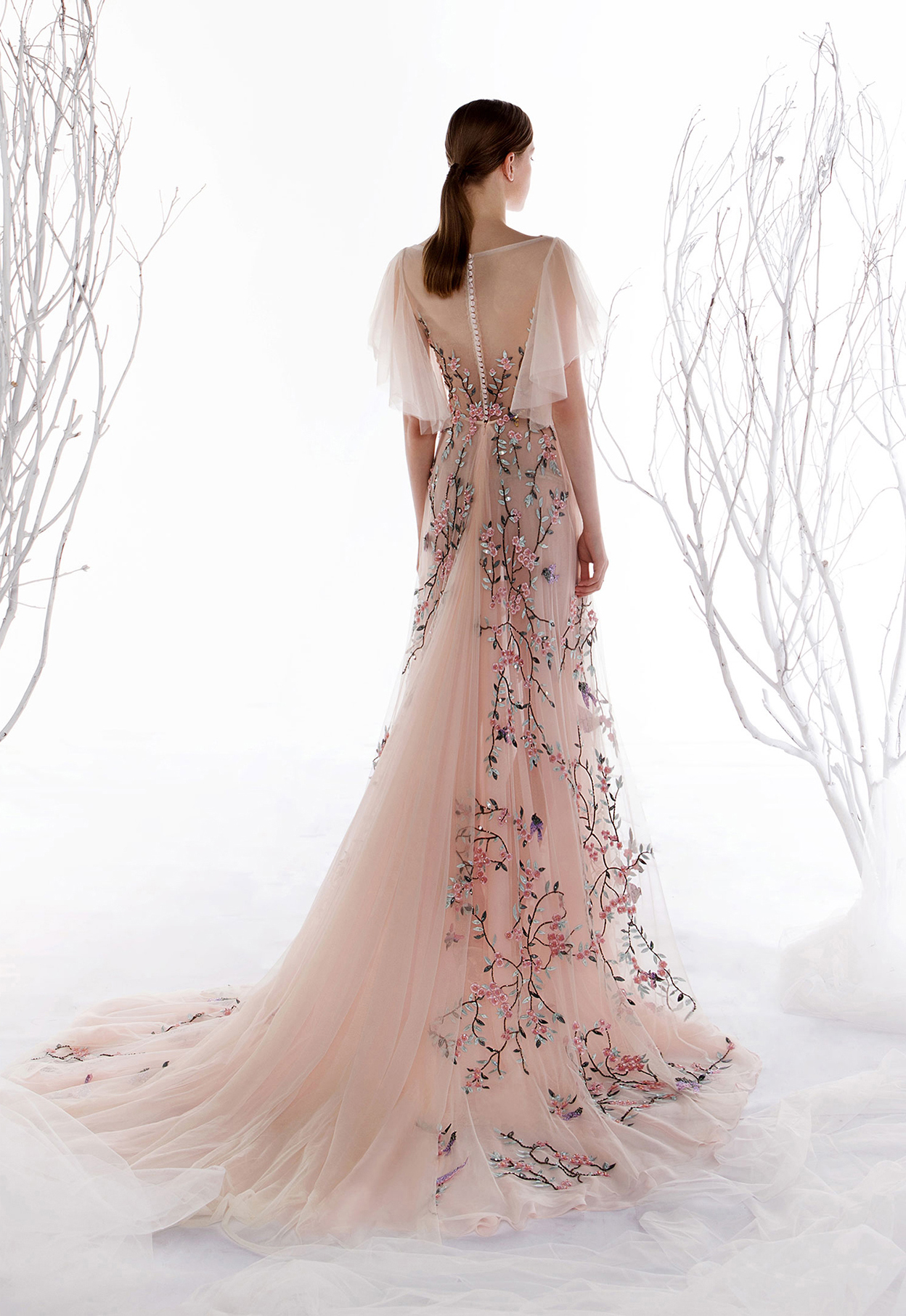 森系新娘礼服绣花婚纱蝴蝶袖