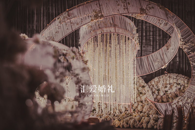 背景墙,鲜花吊饰,