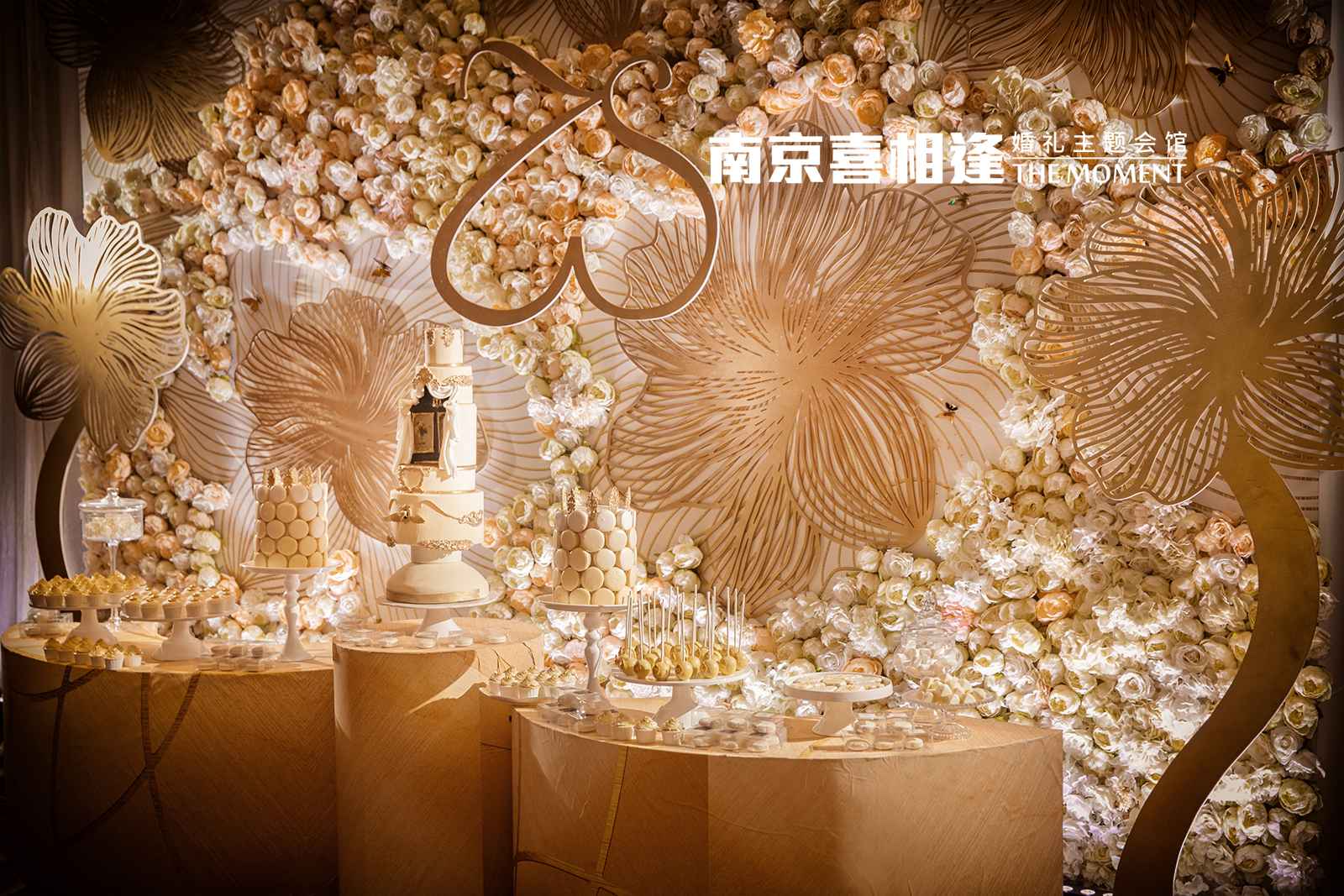 鲜花背景墙,