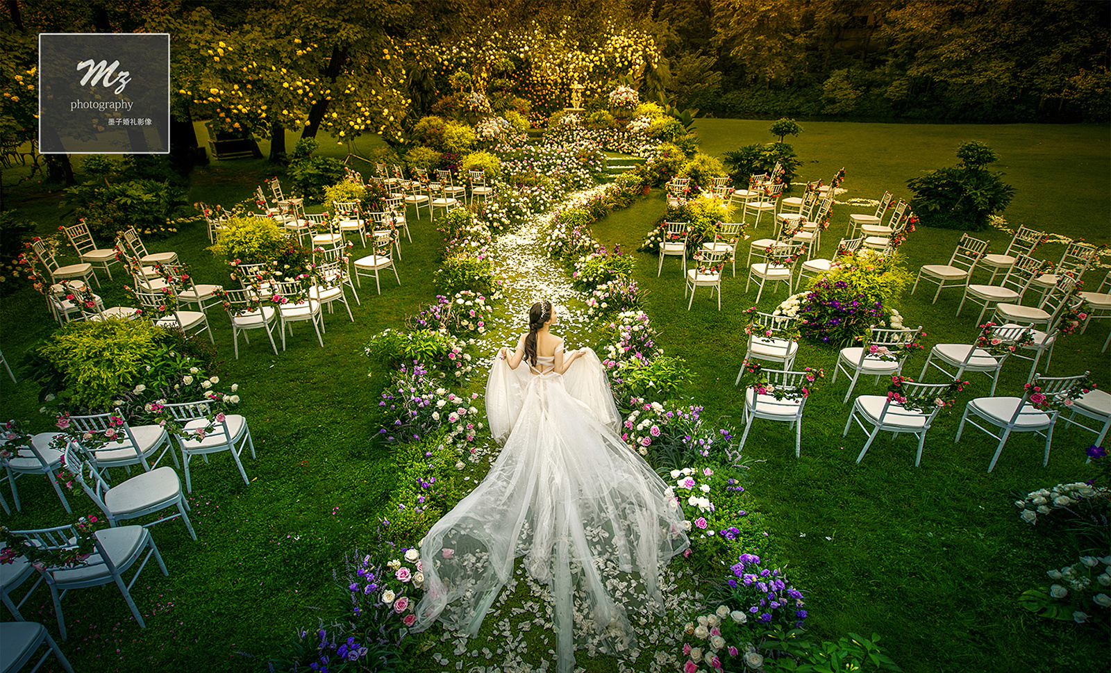 新娘写真,拖尾婚纱,花瓣路引,