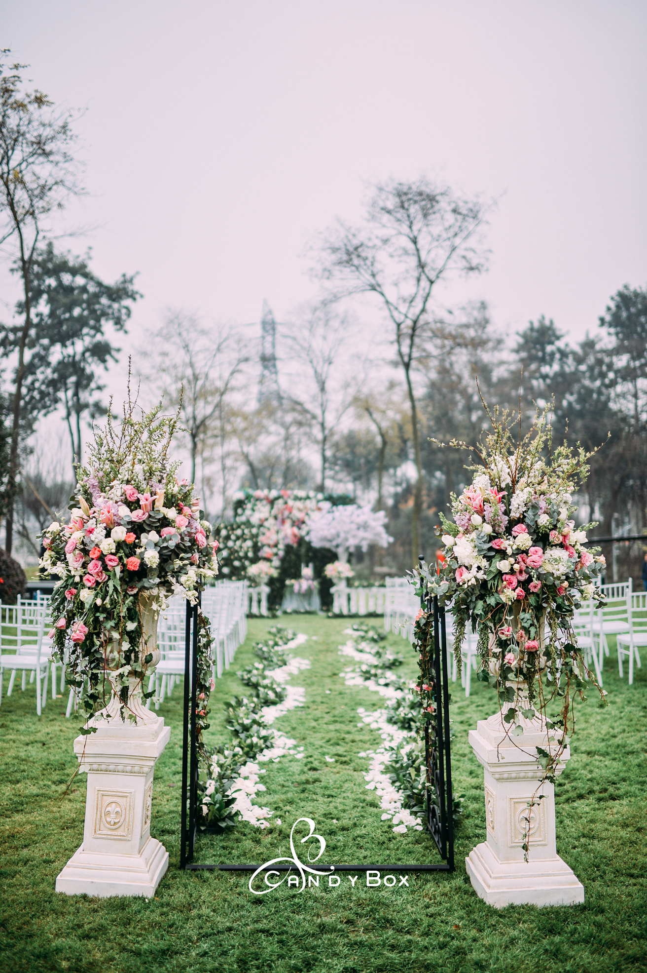 清新自然的户外草坪婚礼《Close to you》