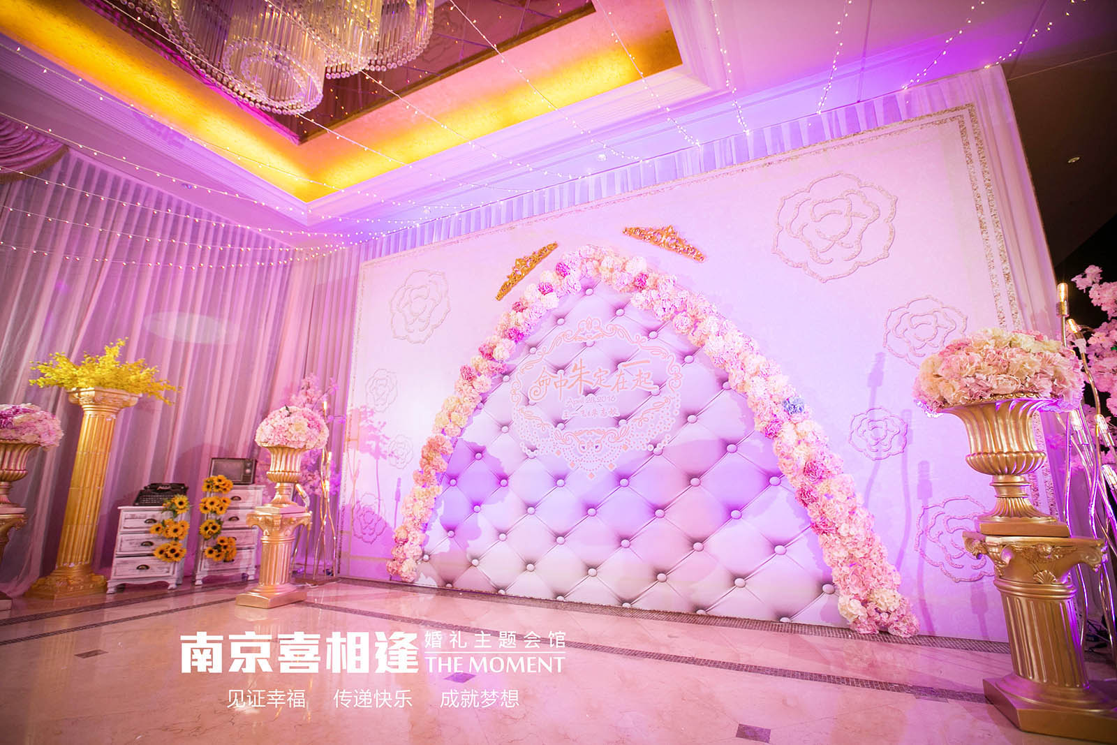 鲜花拱门背景墙,唯美浪漫婚礼,简洁风婚礼,