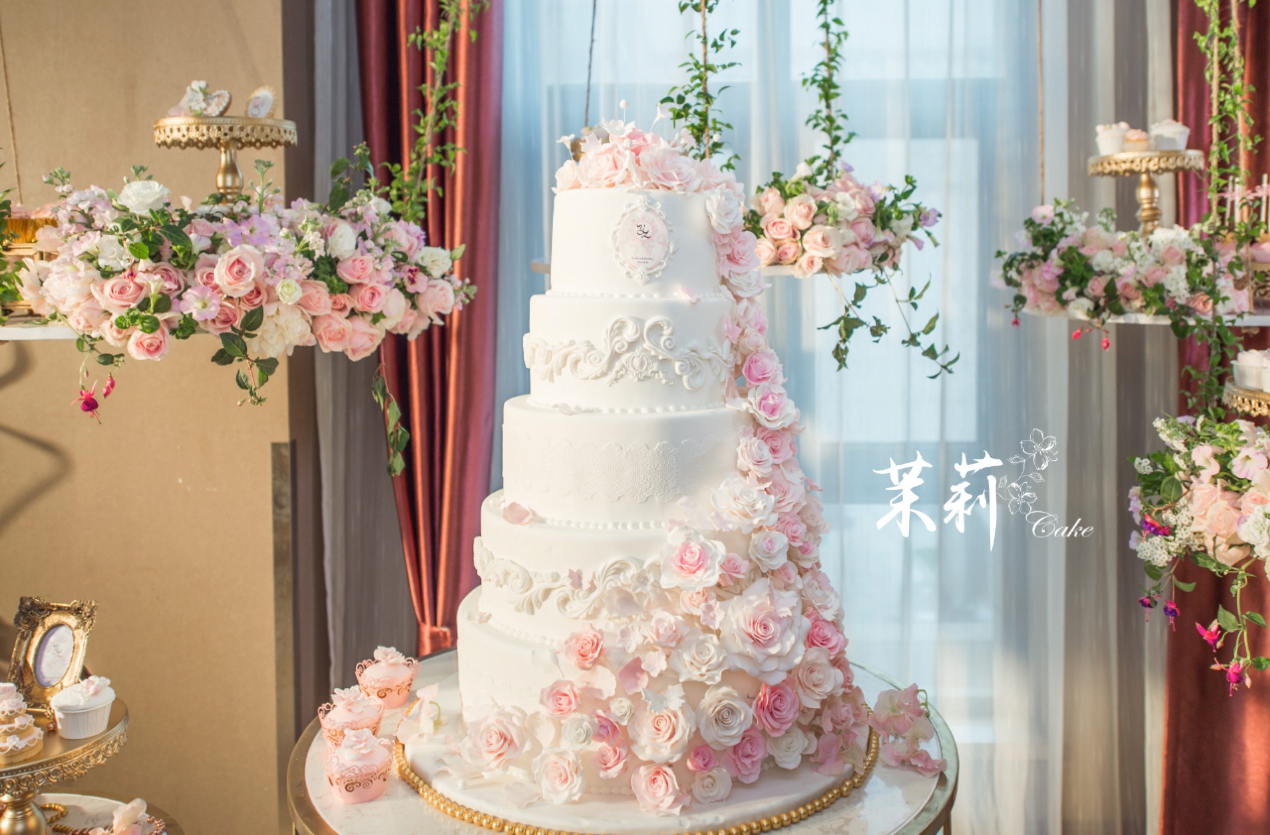 悬挂甜品桌,创意甜品桌,粉嫩梦幻甜品桌,