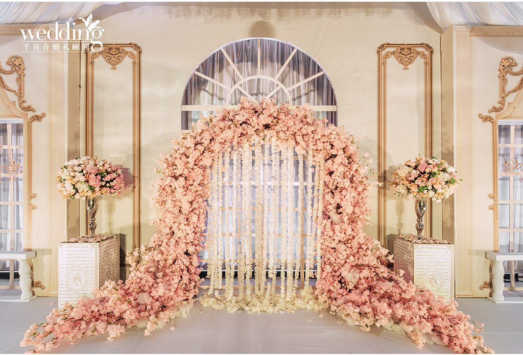 鲜花拱门背景墙,花艺设计,唯美浪漫婚礼,