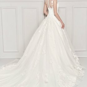 LaMoon婚纱杭州:蕾丝绣花婚纱 