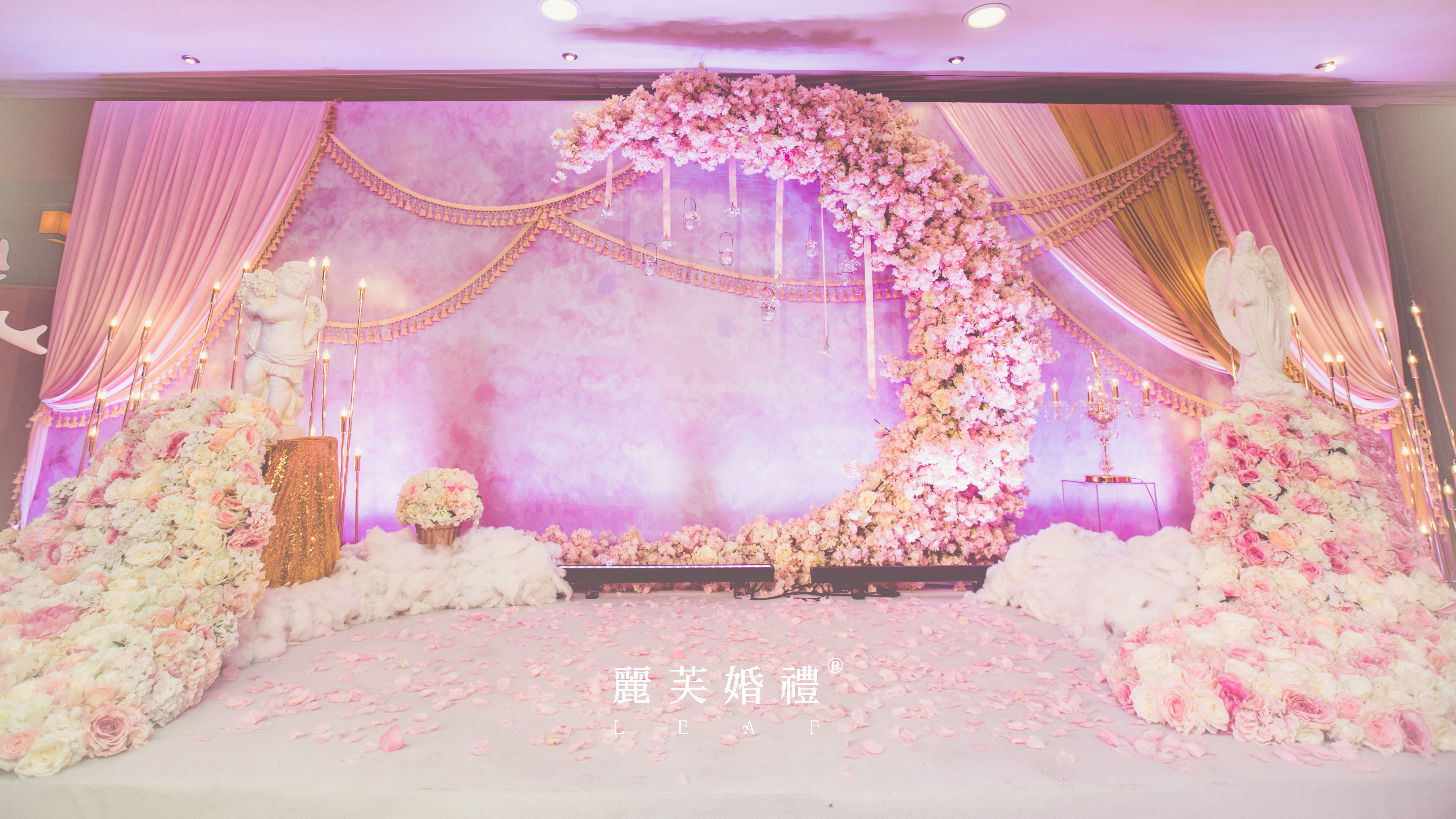 鲜花背景墙,花艺设计,唯美梦幻风婚礼,