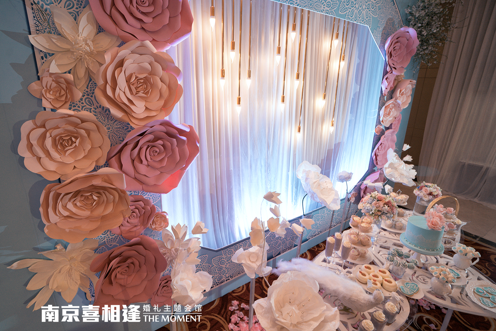 纸花,芦苇灯,背景墙,