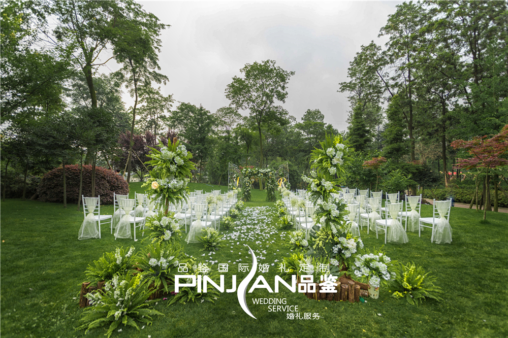 户外草坪婚礼《因为有你》