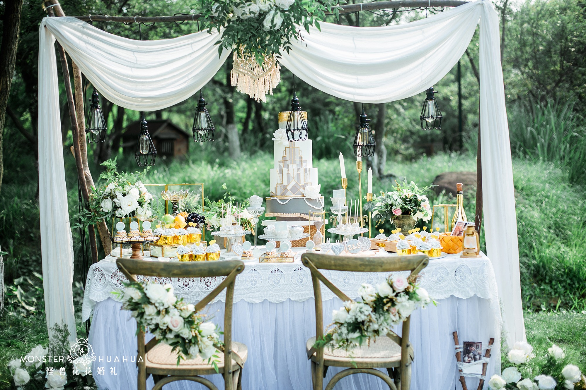 户外婚礼甜品桌椅背装饰