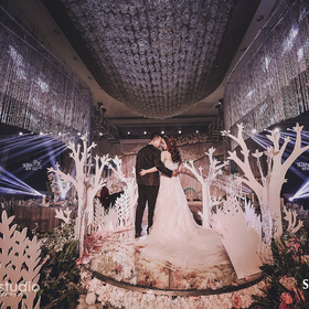 柒悦婚礼顾问:主题婚礼《magnetic field.磁场》｜跨越世界遇到你，寻觅只因相互吸引