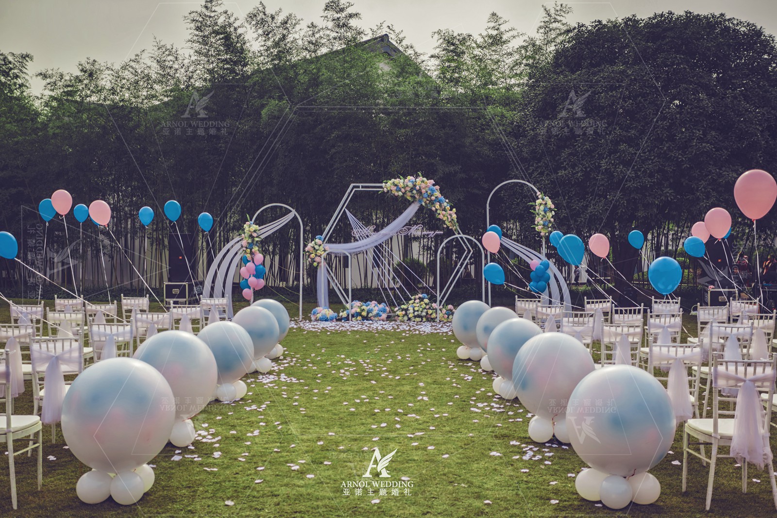 婚礼场地气球布置图| 婚房布置图片大全气球 如何用气球布置婚房-丫空间