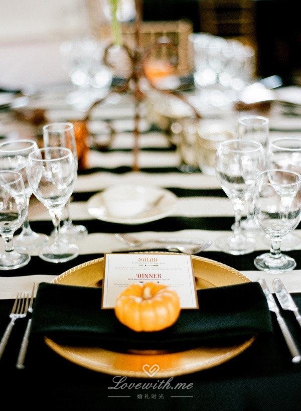 条纹桌布,南瓜装饰餐具,