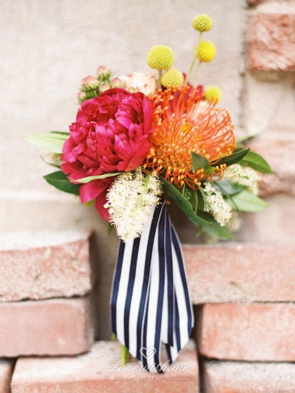 条纹丝带新娘捧花,