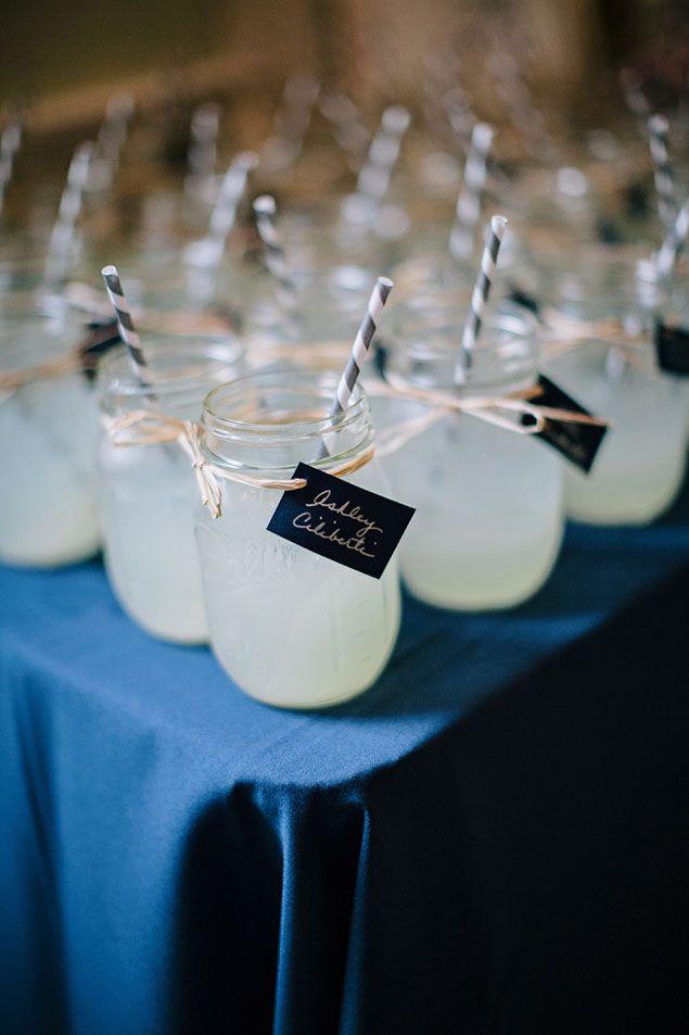 梅森瓶盛装的饮料,