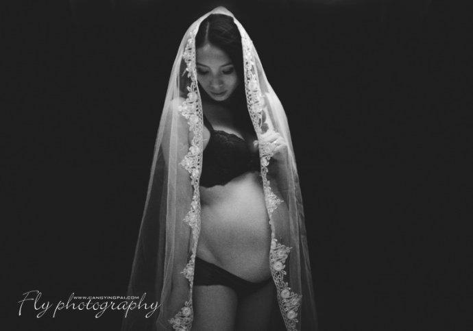 孕妇室内婚纱照,