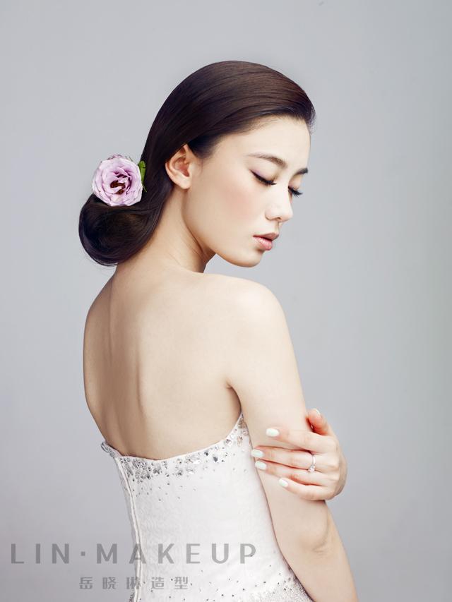 新娘盘发花朵