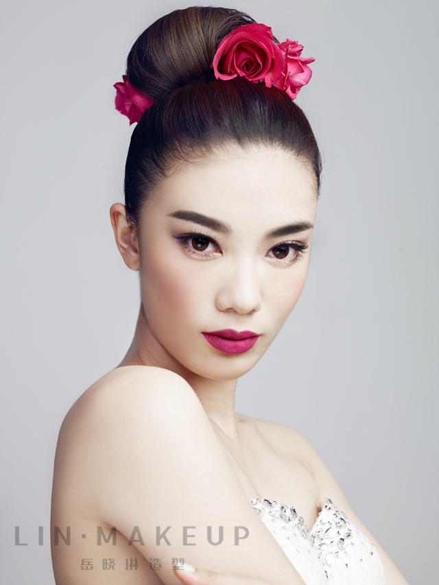 新娘发型,盘发,花朵,