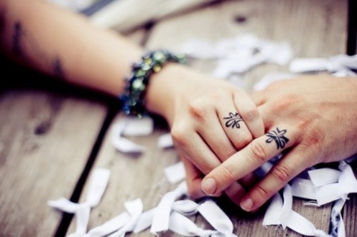 婚礼戒指纹身,