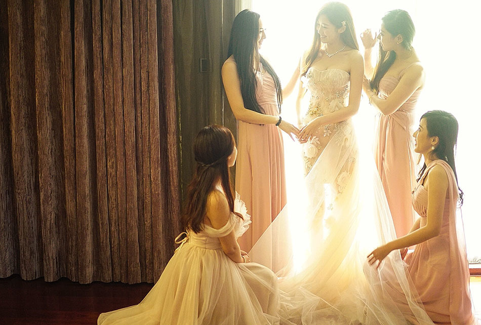 标签 明星婚礼 王仕鹏 颜色 描述