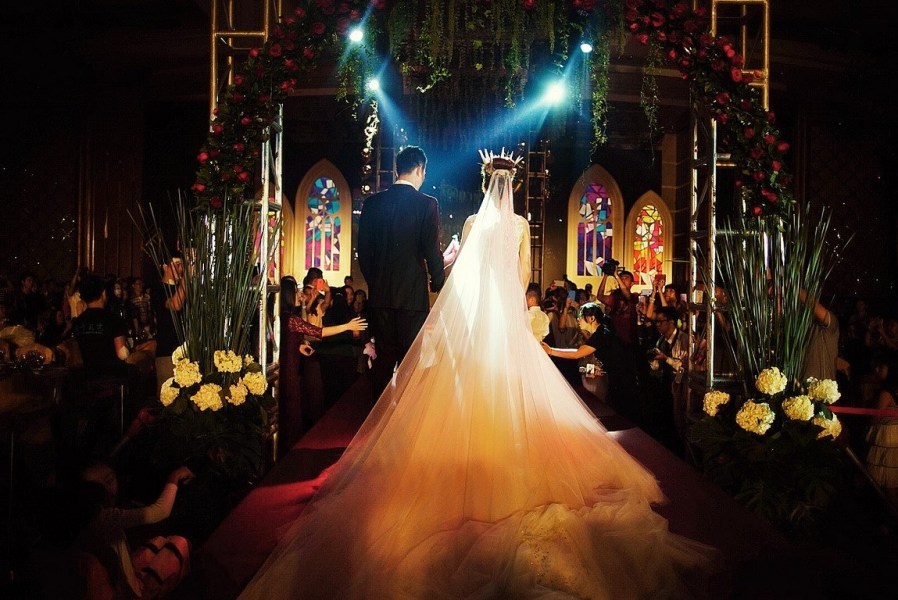 标签 明星婚礼 王仕鹏 颜色 描述