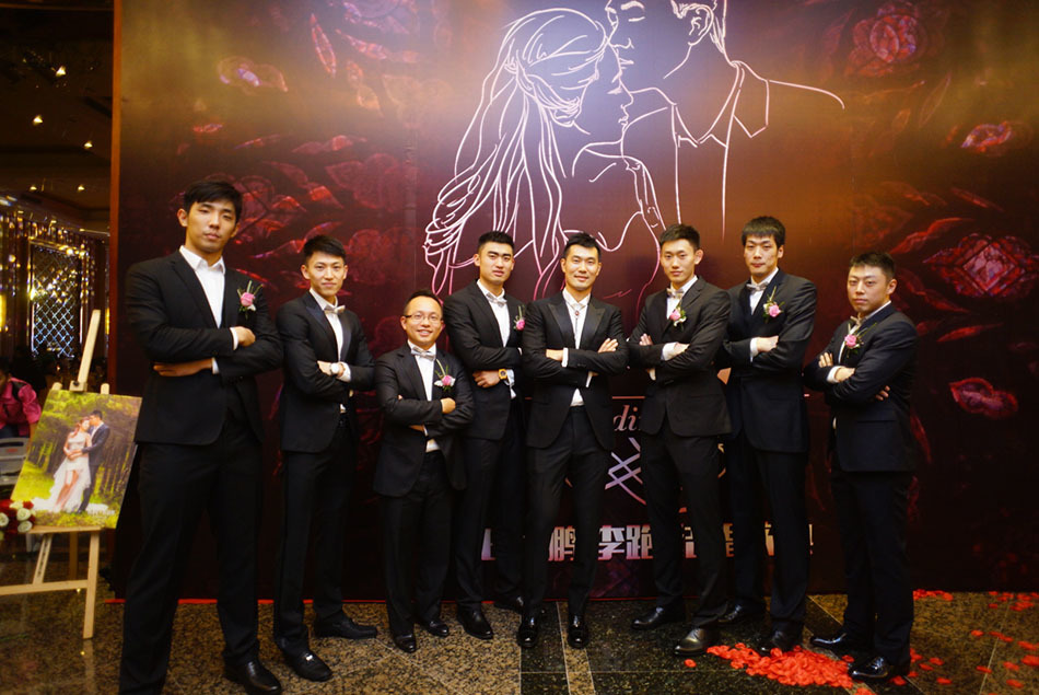 标签 明星婚礼 王仕鹏 颜色 描述