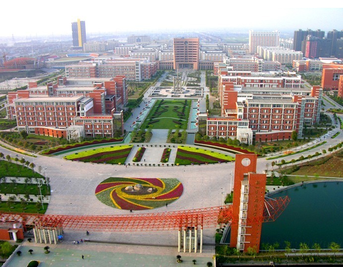 杭州大学城婚纱照拍摄场地学院风