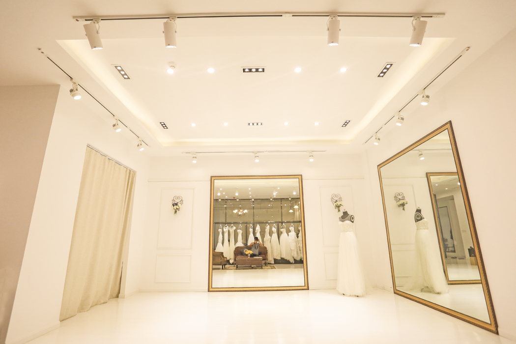 宽敞大气的试衣间,在这里,展现自己的美吧.