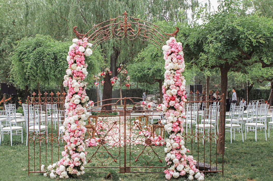 鲜花拱门森系户外婚礼