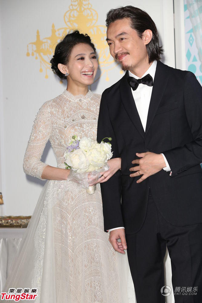 戴佩妮大婚与老公180度亲吻 坦言生子顺其自然