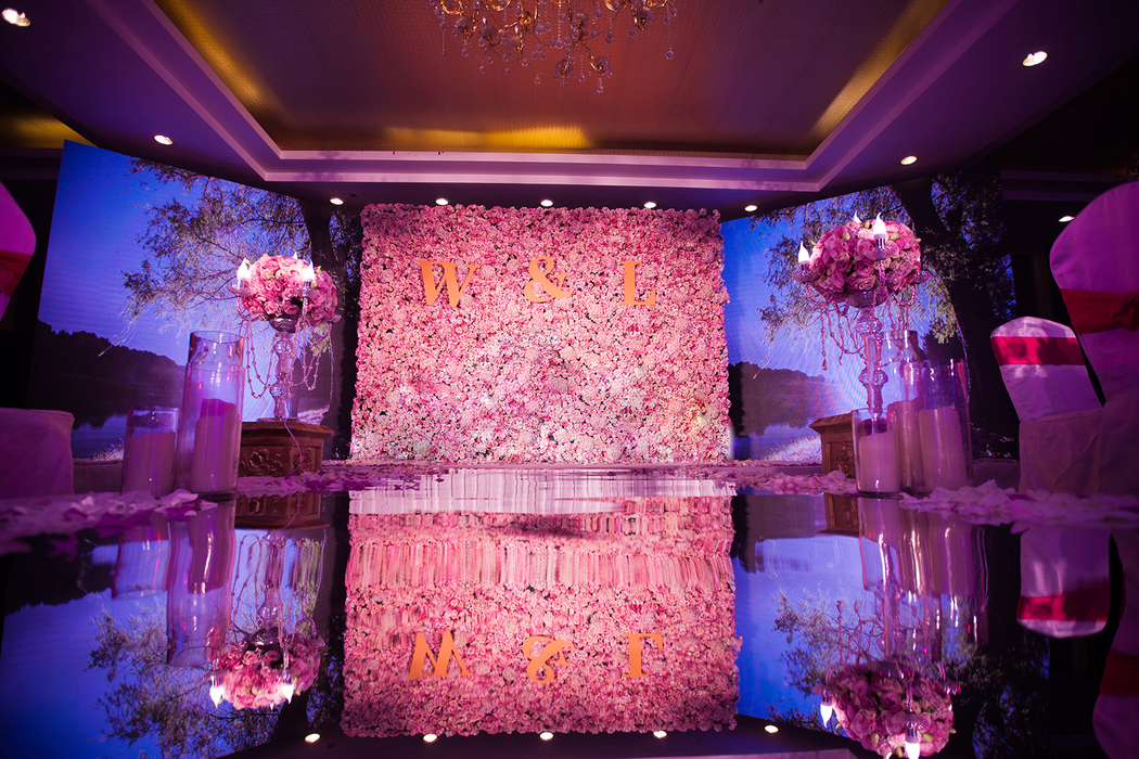 鲜花背景墙仪式区唯美梦幻风婚礼