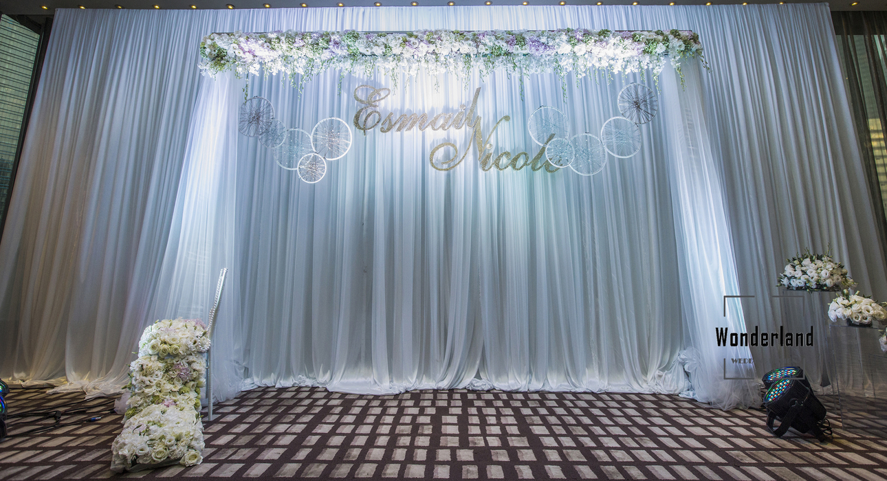 梦幻风婚礼纱幔背景墙