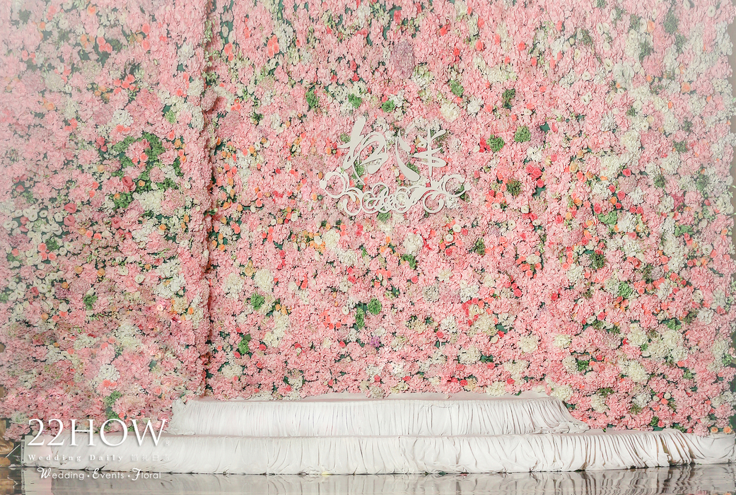 迎宾区鲜花背景墙甜蜜浪漫主题婚礼