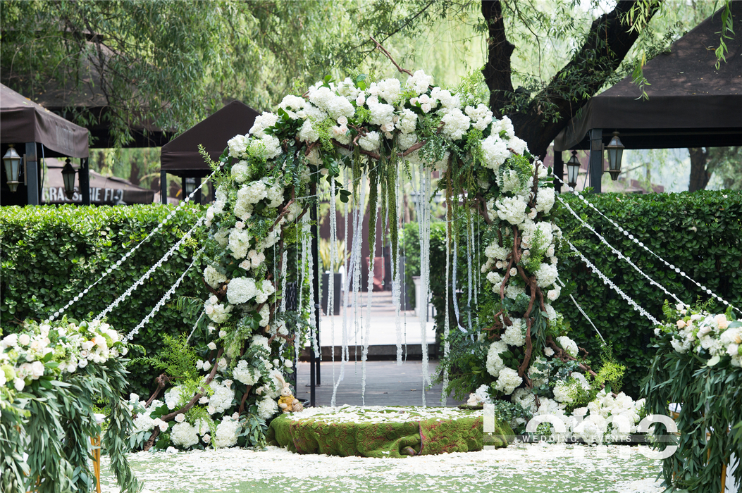 小清新婚礼仪式区鲜花拱门