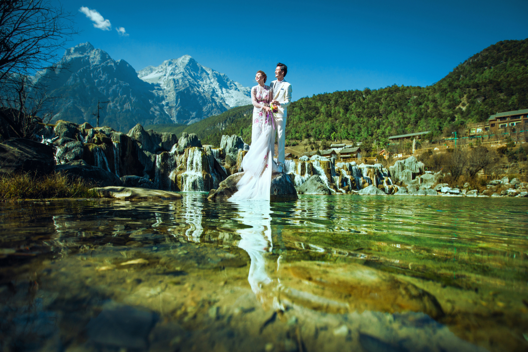 云南丽江旅拍婚纱照《蓝月谷》