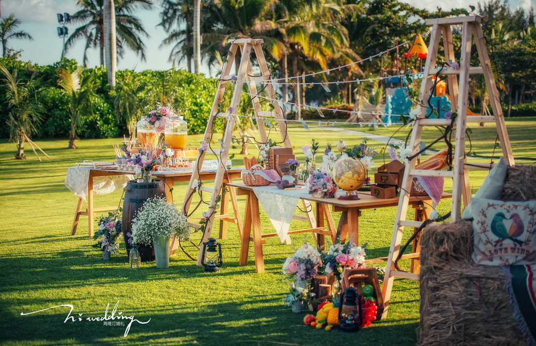 户外草坪婚礼签到台