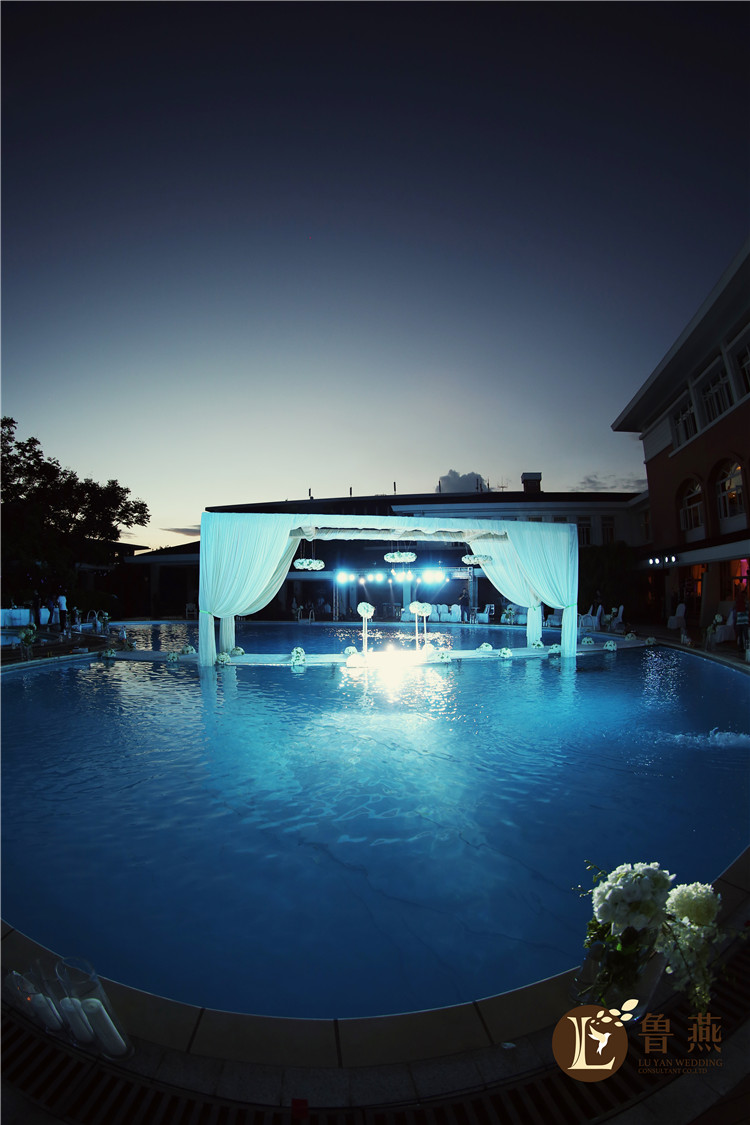 泳池主题婚礼赏析