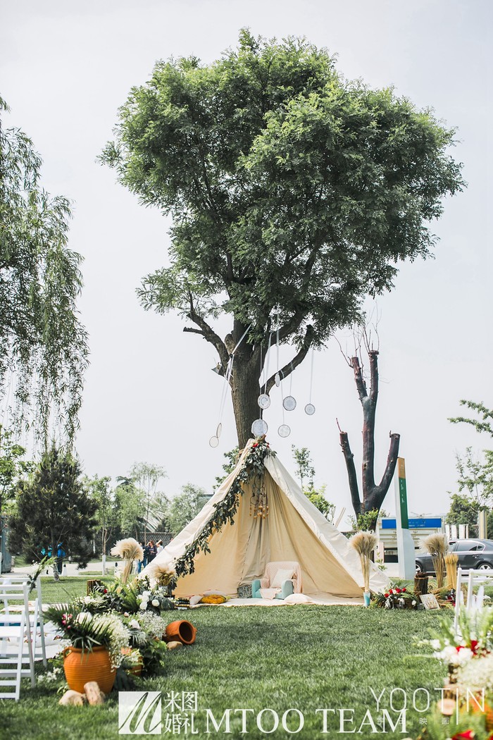 户外草坪婚礼原始风婚礼帐篷
