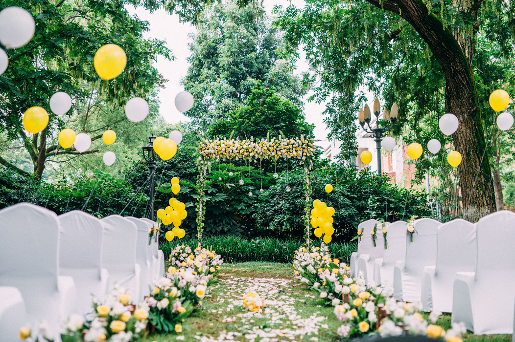 小清新婚礼路引通道鲜花路引