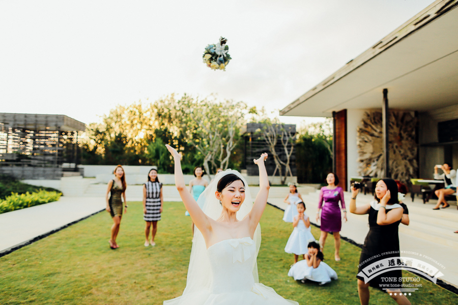 标签 婚礼跟拍 扔捧花 颜色 描述