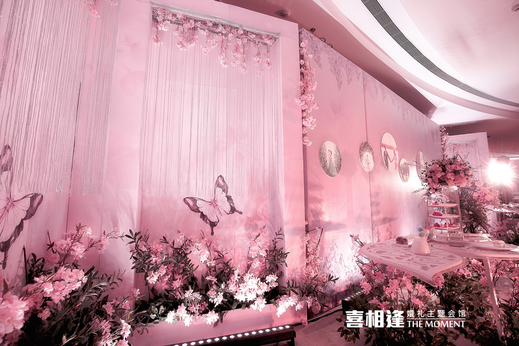 唯美浪漫婚礼迎宾区花艺设计   来源: 南京喜相逢婚礼主题会馆 花弄影