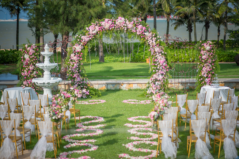 户外草坪婚礼《有立文,不"丹"心》