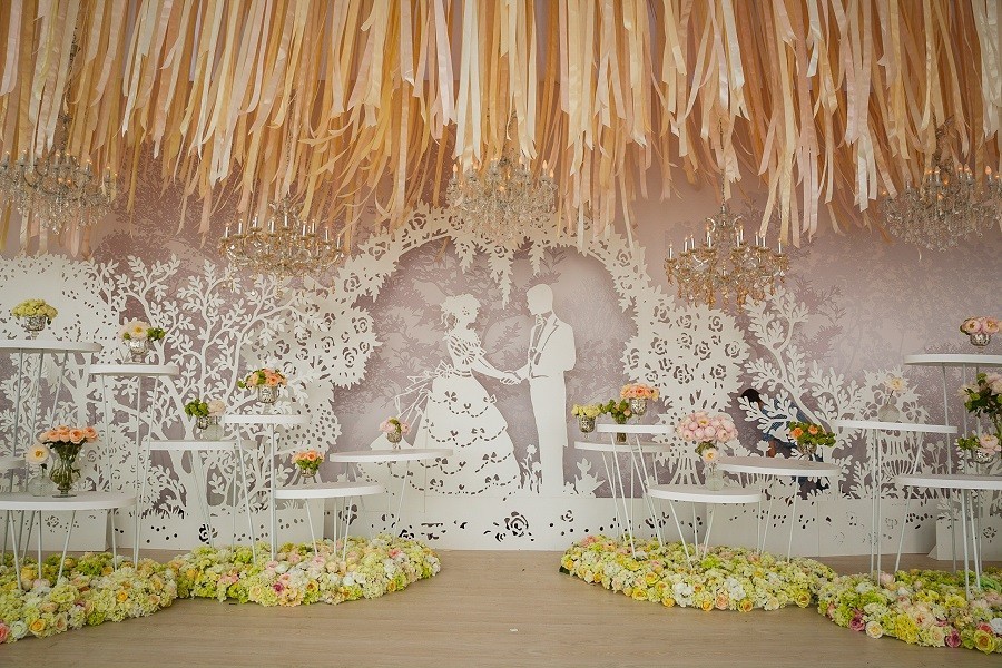 童话风婚礼镂空背景墙仪式区