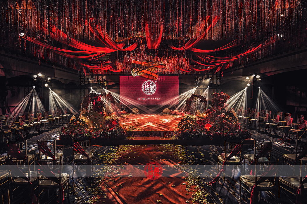 拥抱  彼此相视一笑  便心意相照 浏览: 3852 吊饰吊顶花环谢谢观赏