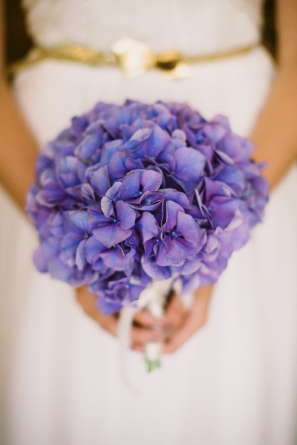 新娘绣球手捧花