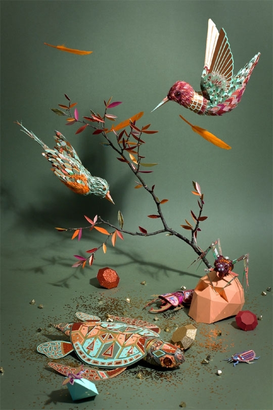 华丽的纸雕塑,彩色的纸张,怪奇的造型,为你描绘一.