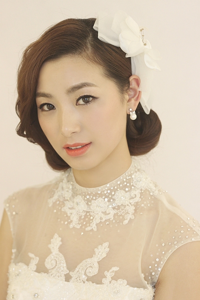 5款浪漫的韩式新娘发型,让你在婚礼做最美丽动人的